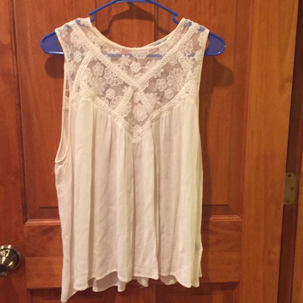 Really Cute Cream Tank With Lace Detail